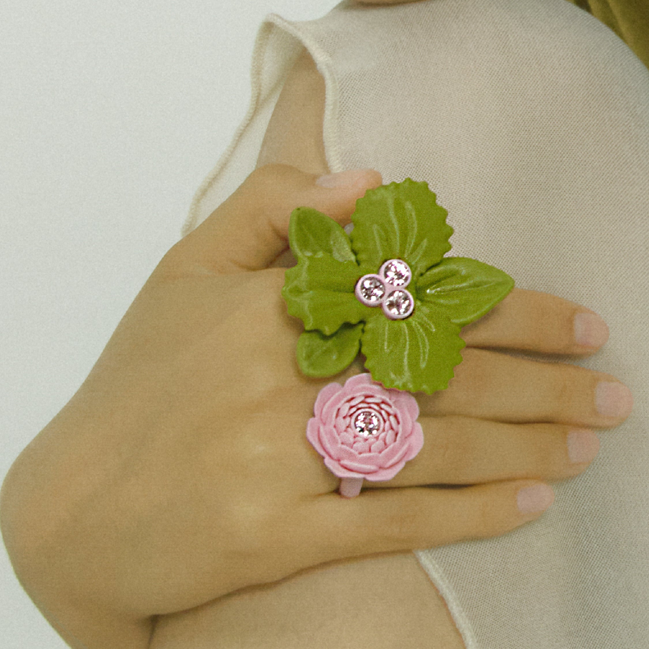 CLOSE-UP-15_bd6bb77b-b04a-47fa-855c-6835f5c25195.webp