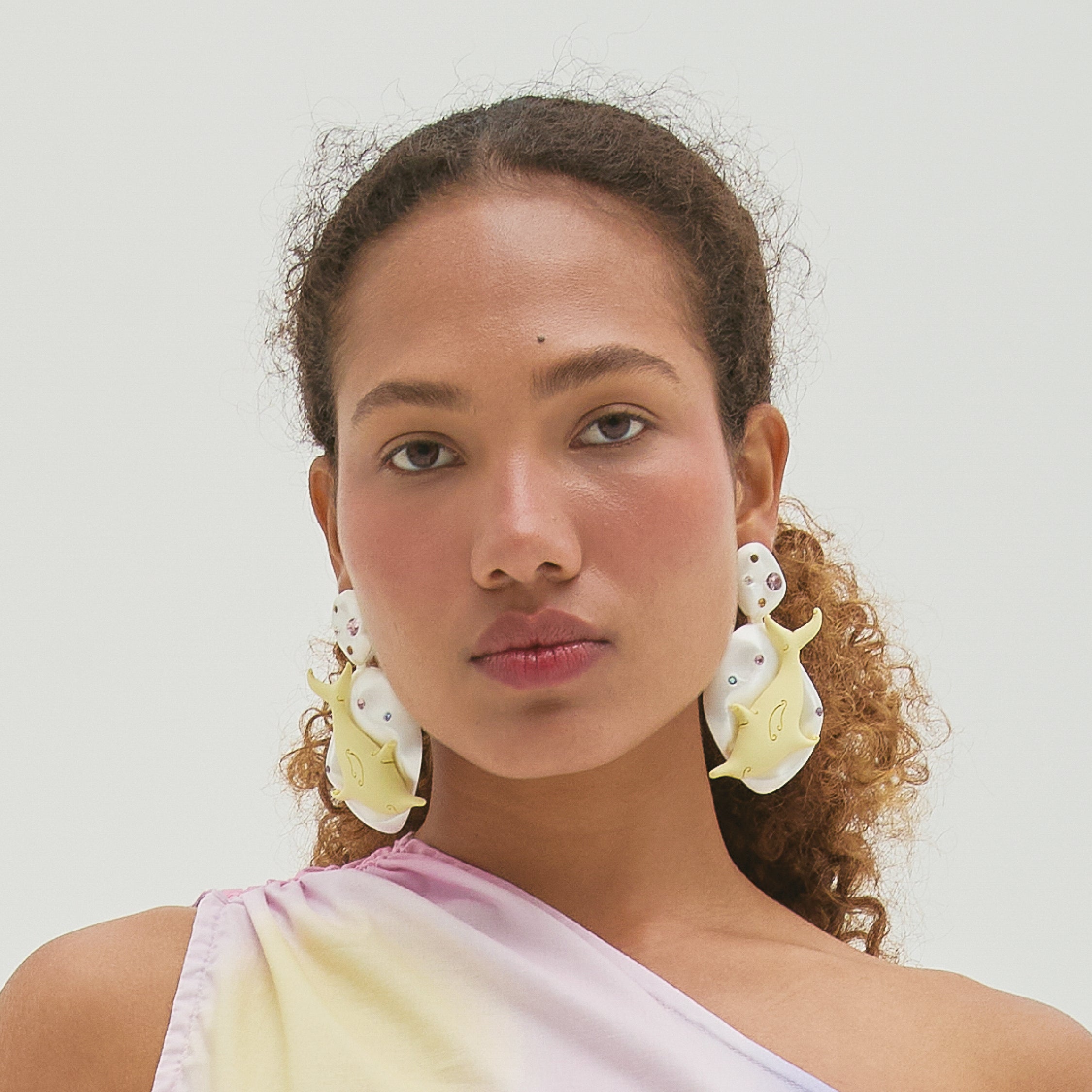 ARETES DOBLE DELFÍN - SIXXTA (Producto personalizado)