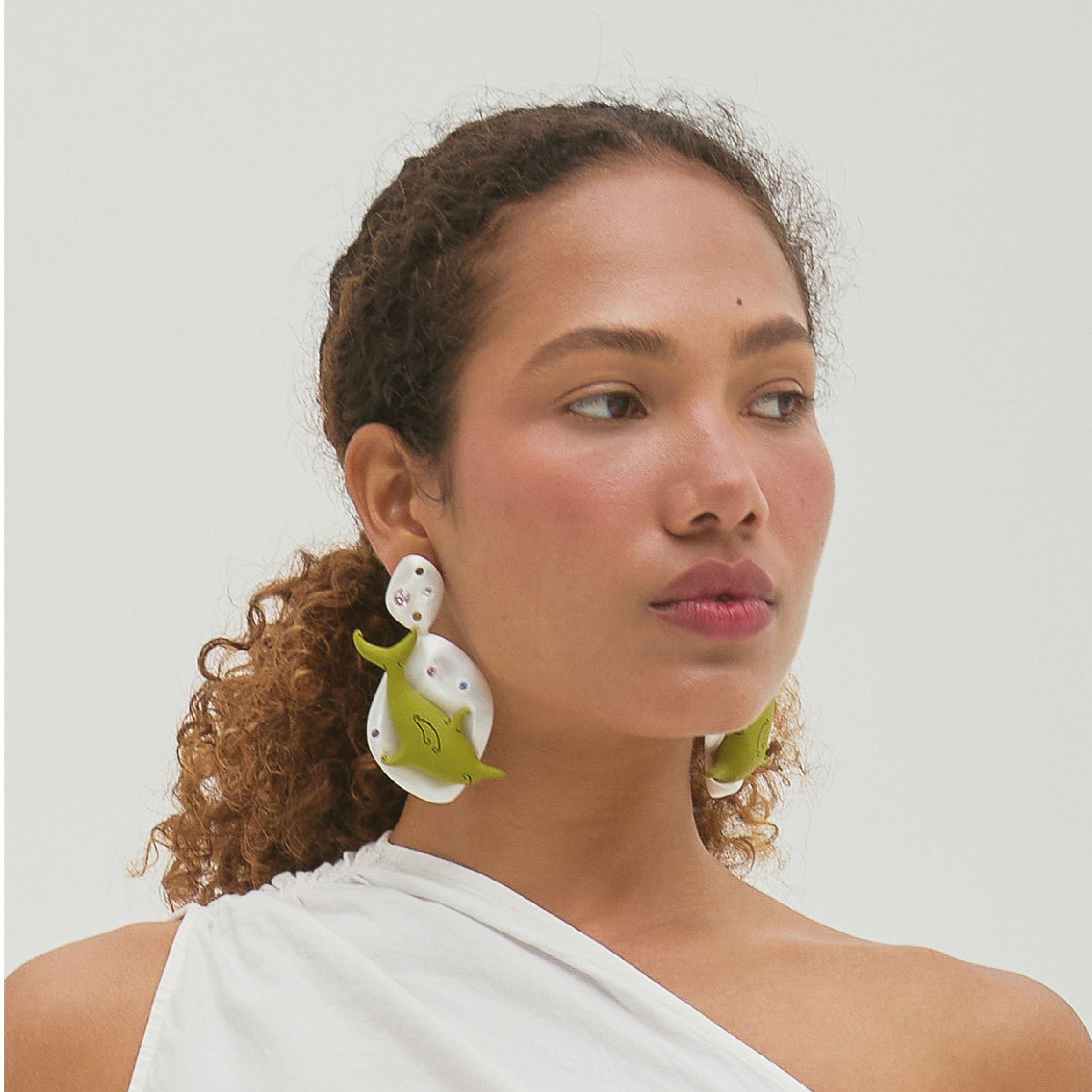 ARETES DOBLE DELFÍN - SIXXTA (Producto personalizado)