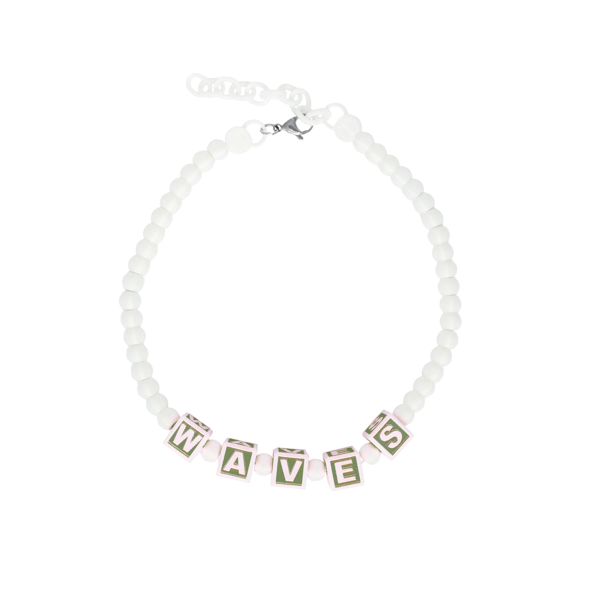 COLLAR CON CUBOS DE LETRAS